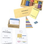Montessori-Material Zehnerübergang im Zahlenraum bis 100 mit Aufgabenkarten und Rechenstäbchen.